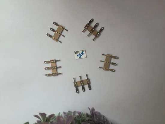Papan Isolasi dengan 2 端子引脚 untuk 变压器端子引脚 Kustom dengan Kertas Isolasi