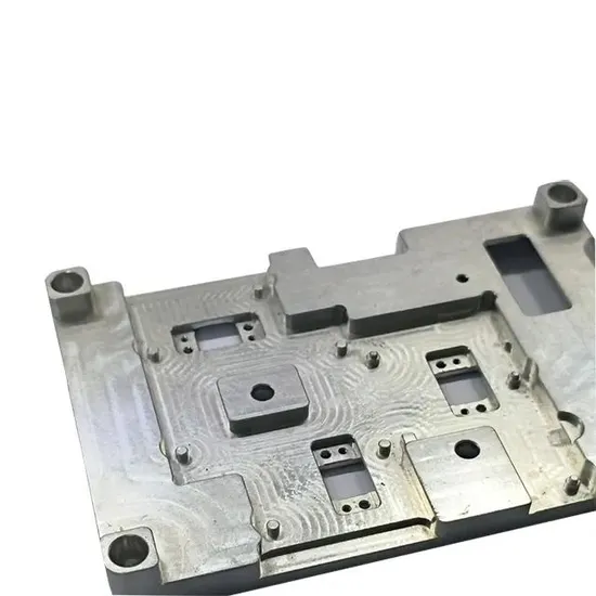 Produsen 铝 Baja Tahan Karat Kuningan 钛 Bagian Mesin Logam Pemesinan CNC